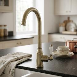 brass-kitchen-faucet-hermitage-classic